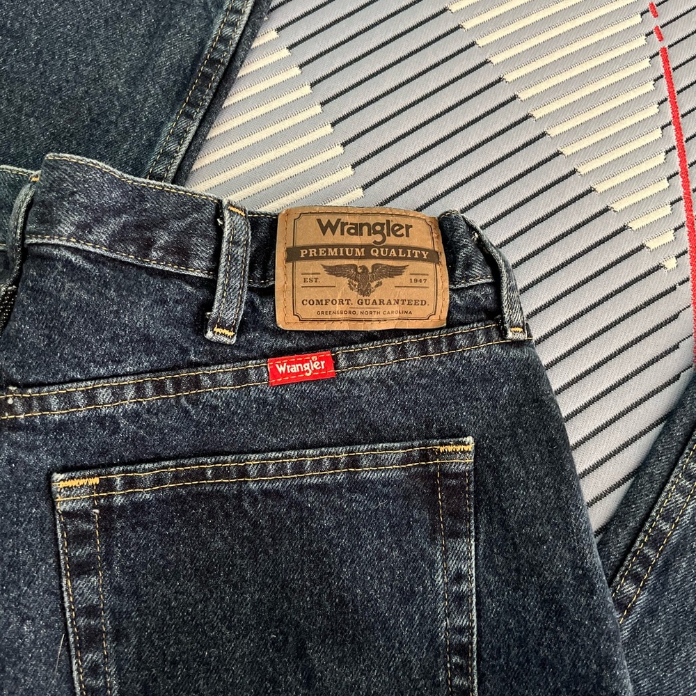 Wrangler Men's Dark Blue Relaxed Jeans